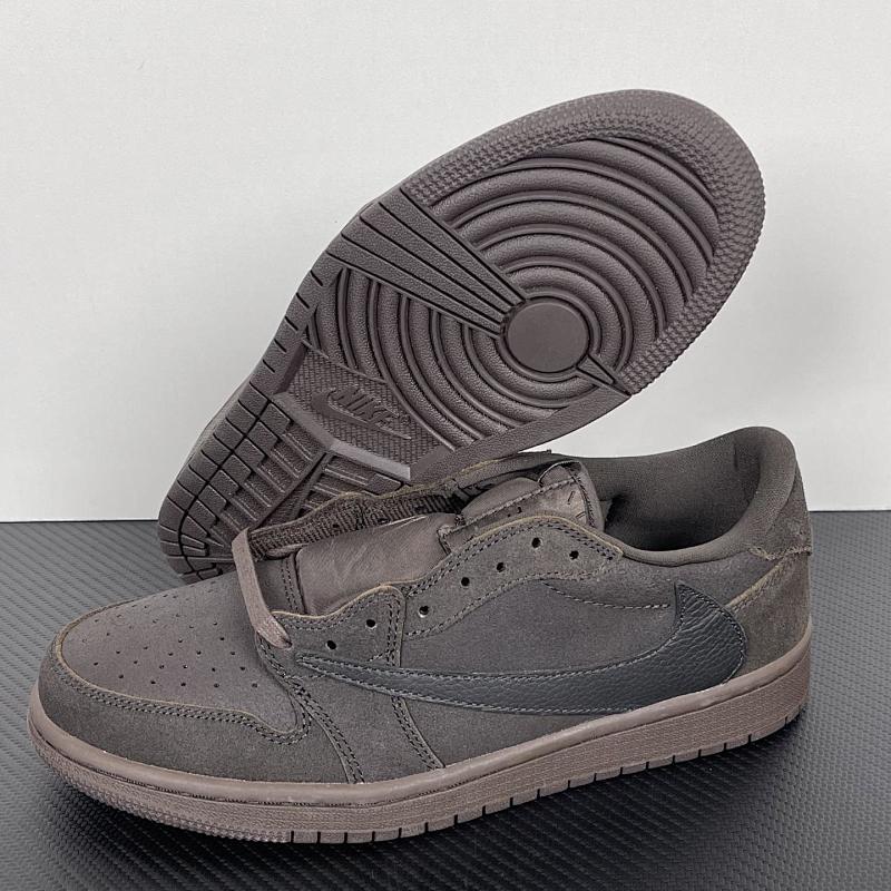 NIKE JORDAN 1 (242)