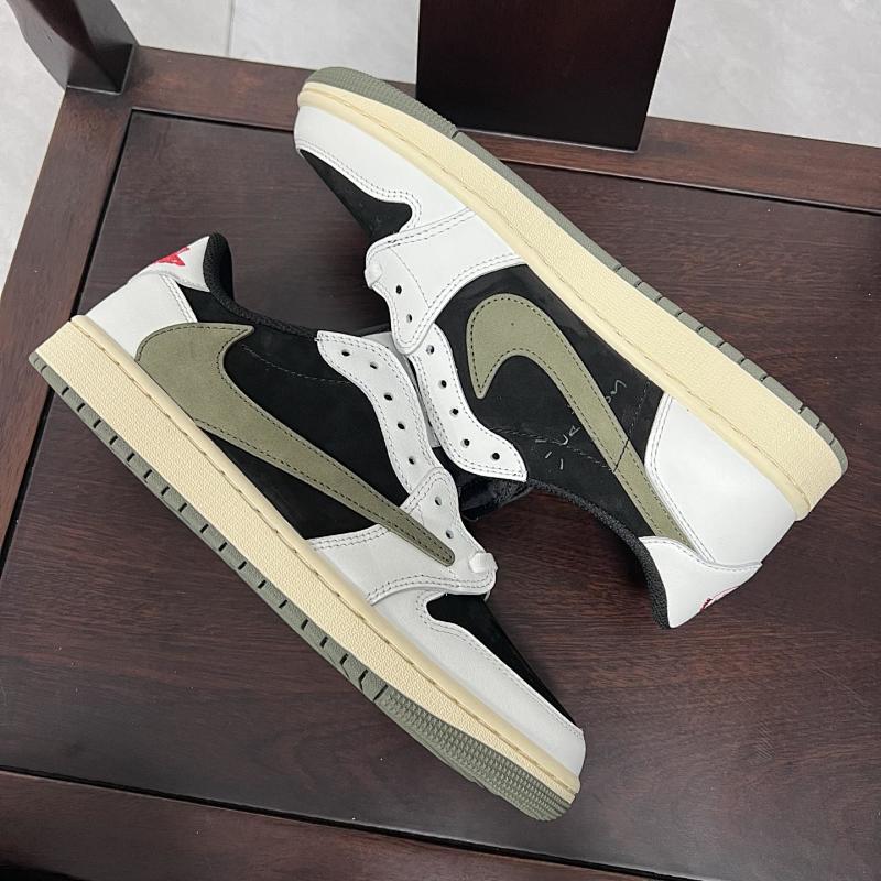 NIKE JORDAN 1 (255)