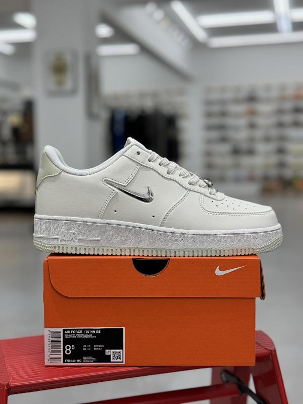 NIKE AIR FORCE 1 (73)