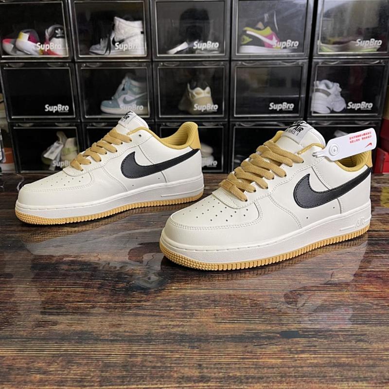 NIKE AIR FORCE 1 (124)