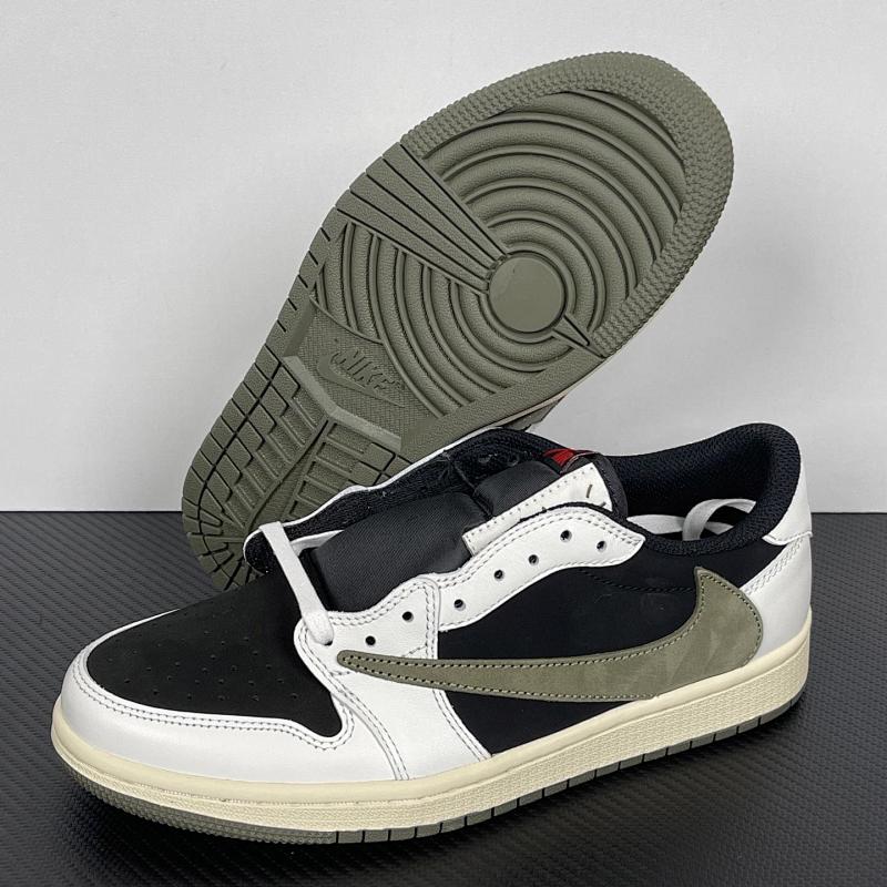 NIKE JORDAN 1 (241)