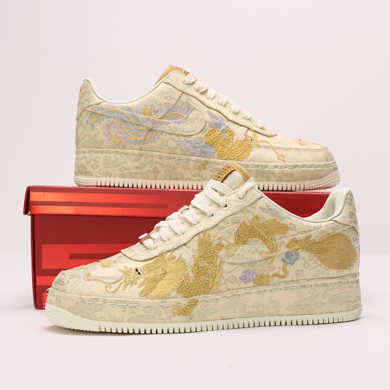 NIKE AIR FORCE 1 (582)
