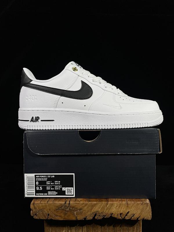 NIKE AIR FORCE 1 (196)