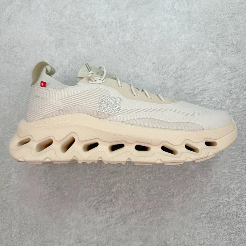 ON CLOUD SHOES (32)