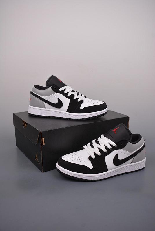 NIKE JORDAN 1 (100)