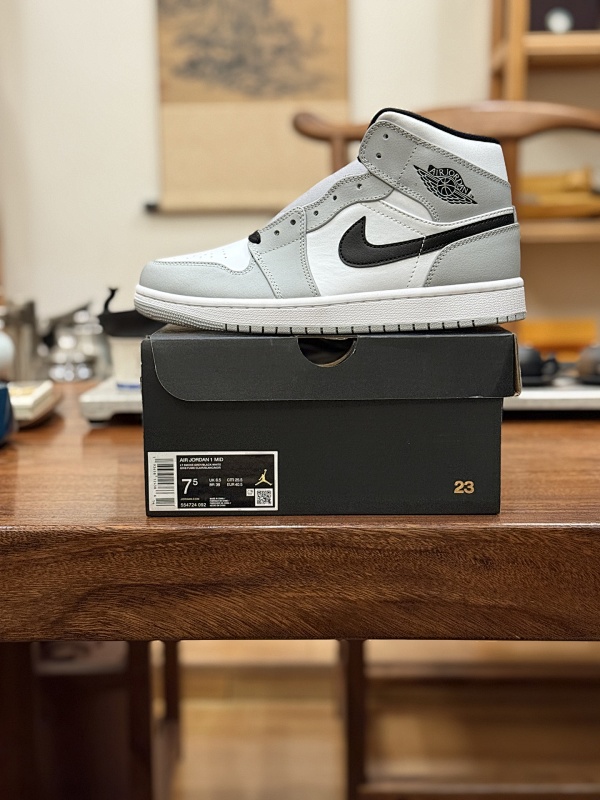 NIKE JORDAN 1
