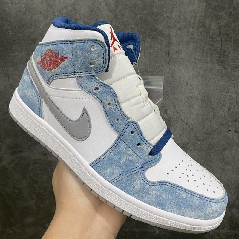 NIKE JORDAN 1 (336)