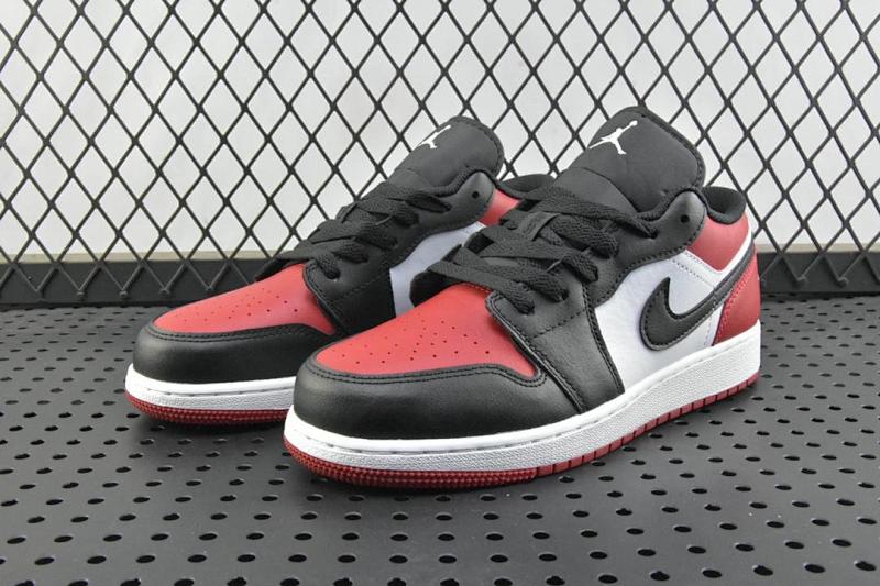 NIKE JORDAN 1 (548)