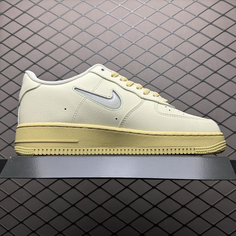 NIKE AIR FORCE 1 (201)