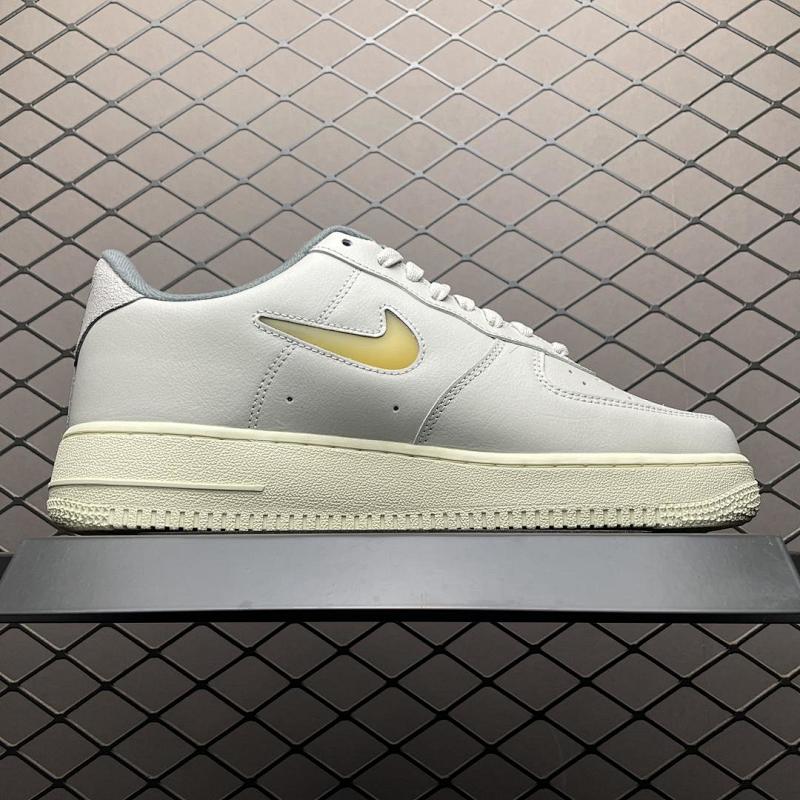 NIKE AIR FORCE 1 (218)