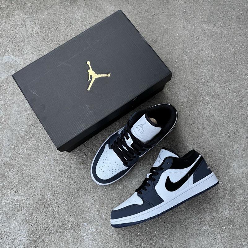 NIKE JORDAN 1 (222)