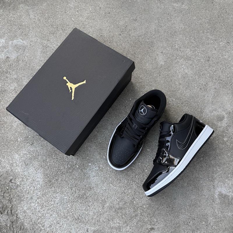 NIKE JORDAN 1 (125)