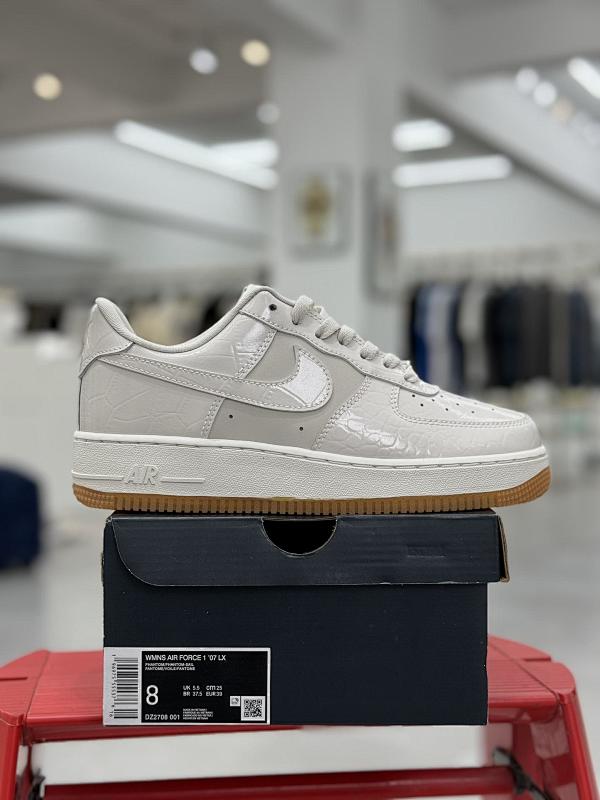 NIKE AIR FORCE 1 (154)