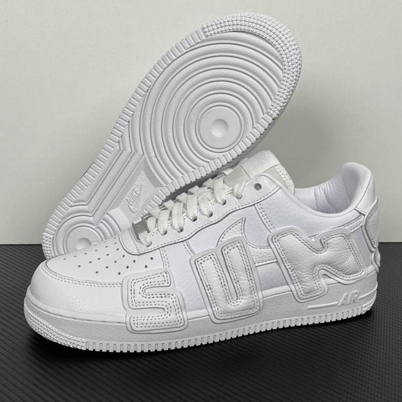 NIKE AIR FORCE 1 (527)