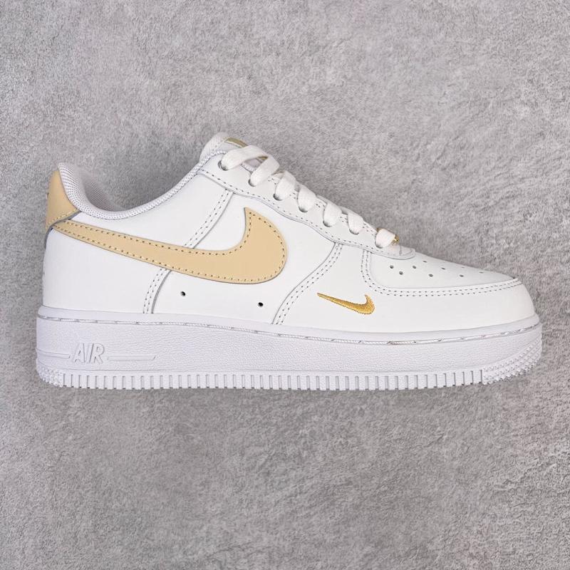 NIKE AIR FORCE 1 (230)