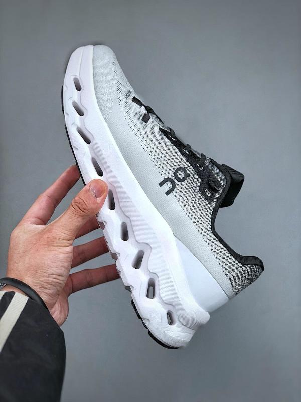 ON CLOUD SHOES (44)