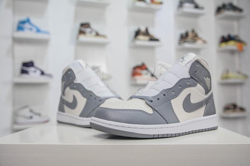 NIKE JORDAN 1 (353)