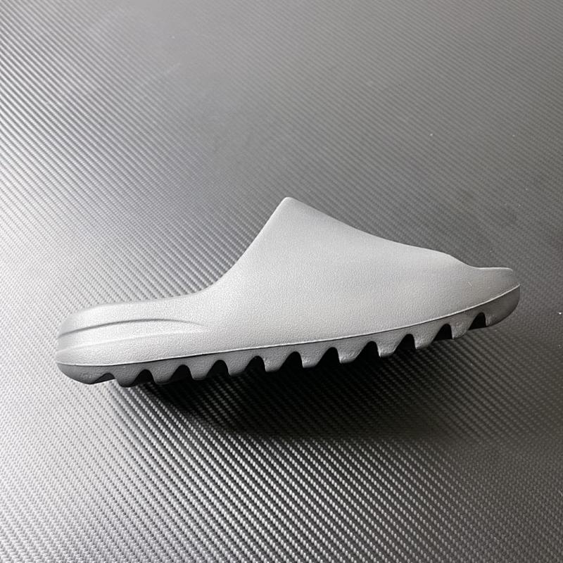 YEEZY SLIDE (2)