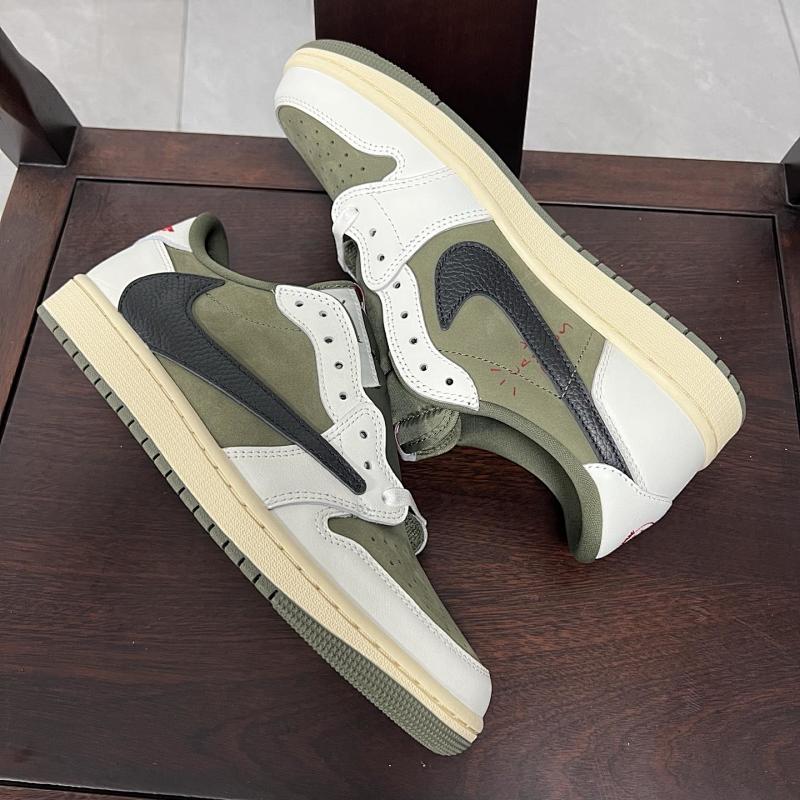 NIKE JORDAN 1 (257)