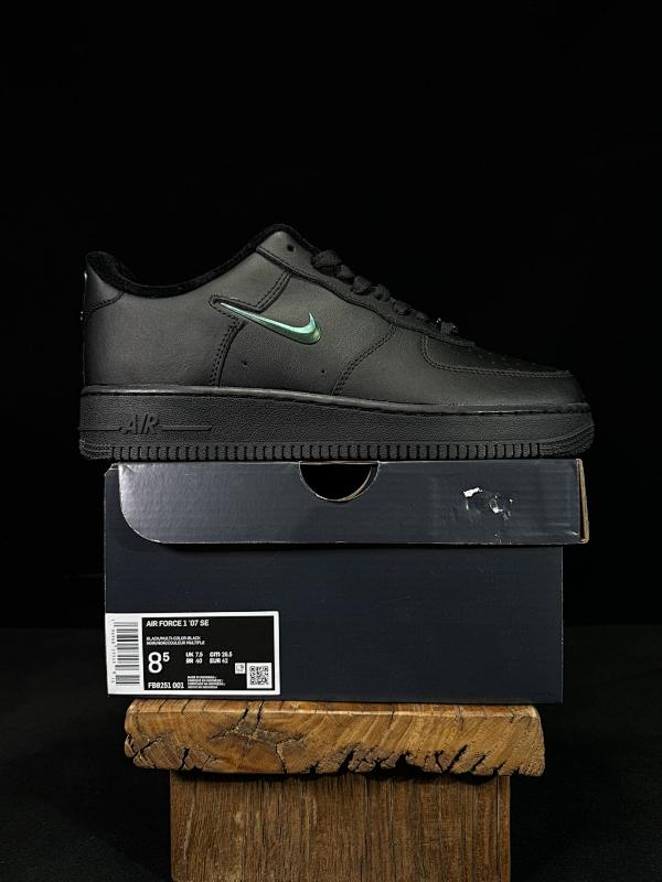 NIKE AIR FORCE 1 (144)
