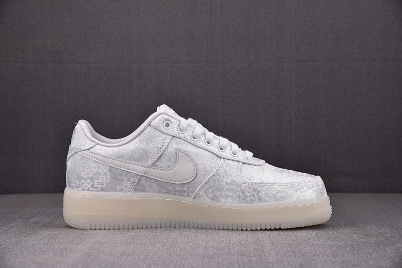 NIKE AIR FORCE 1 (523)