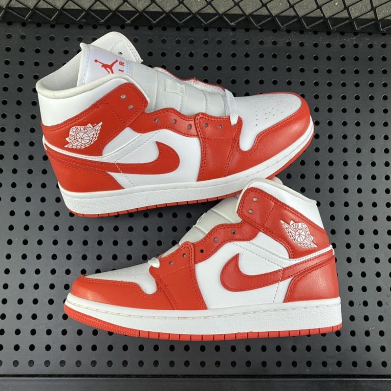 NIKE JORDAN 1 (352)