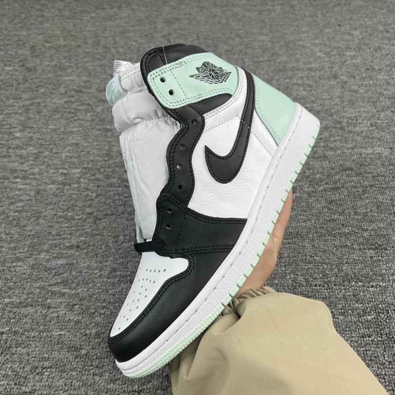 NIKE JORDAN 1 (226)