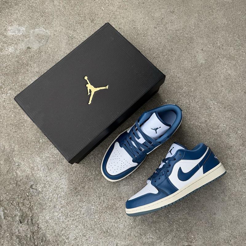 NIKE JORDAN 1 (112)