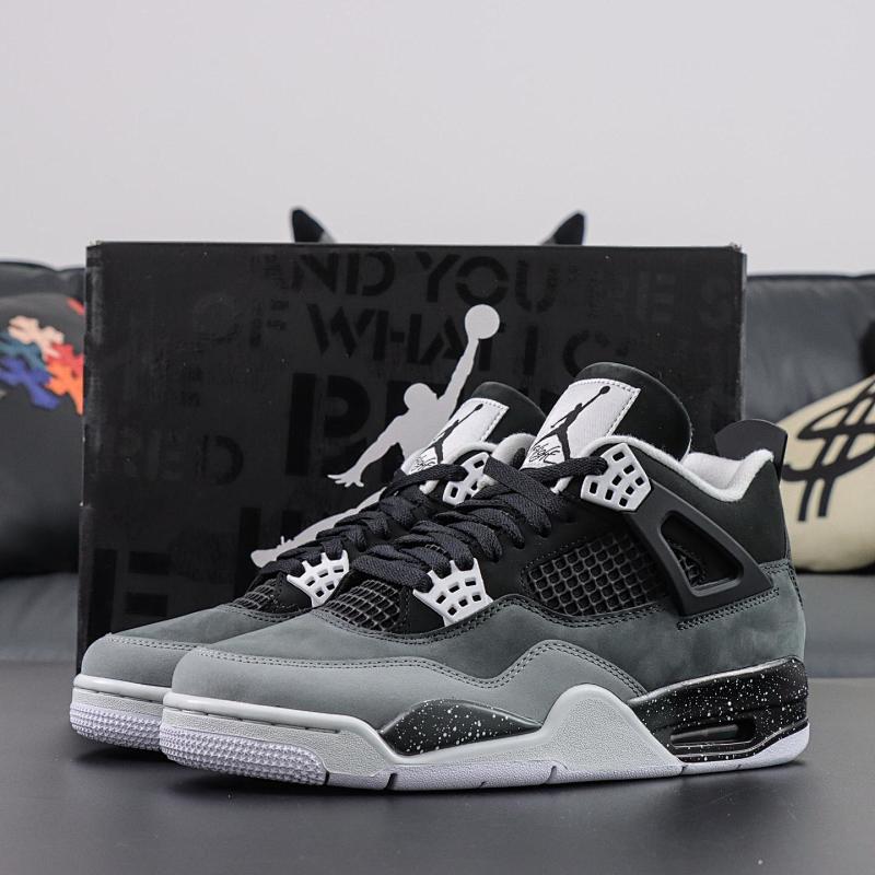 NIKE JORDAN 4 (228)