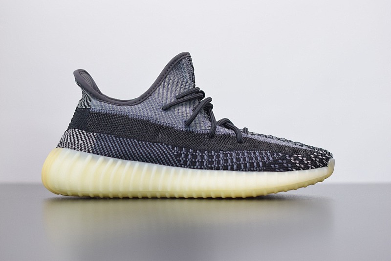 YEEZY 350 (37)