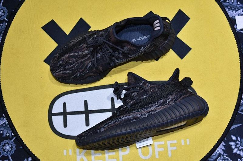 YEEZY 350 (30)