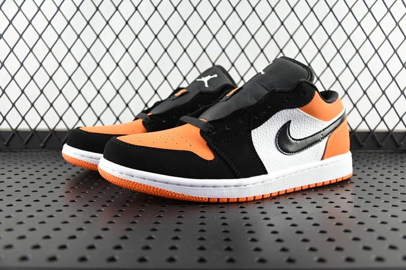 NIKE JORDAN 1 (551)