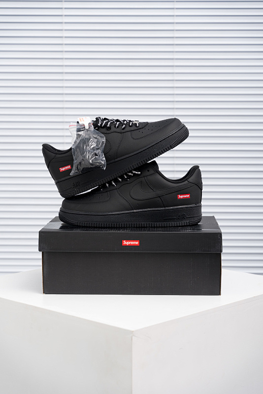 NIKE AIR FORCE 1 (585)