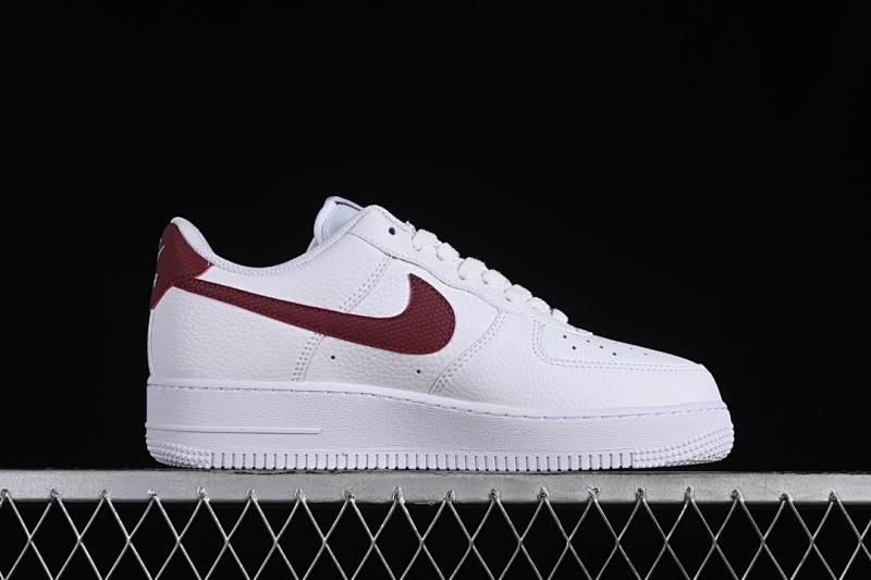NIKE AIR FORCE 1 (228)