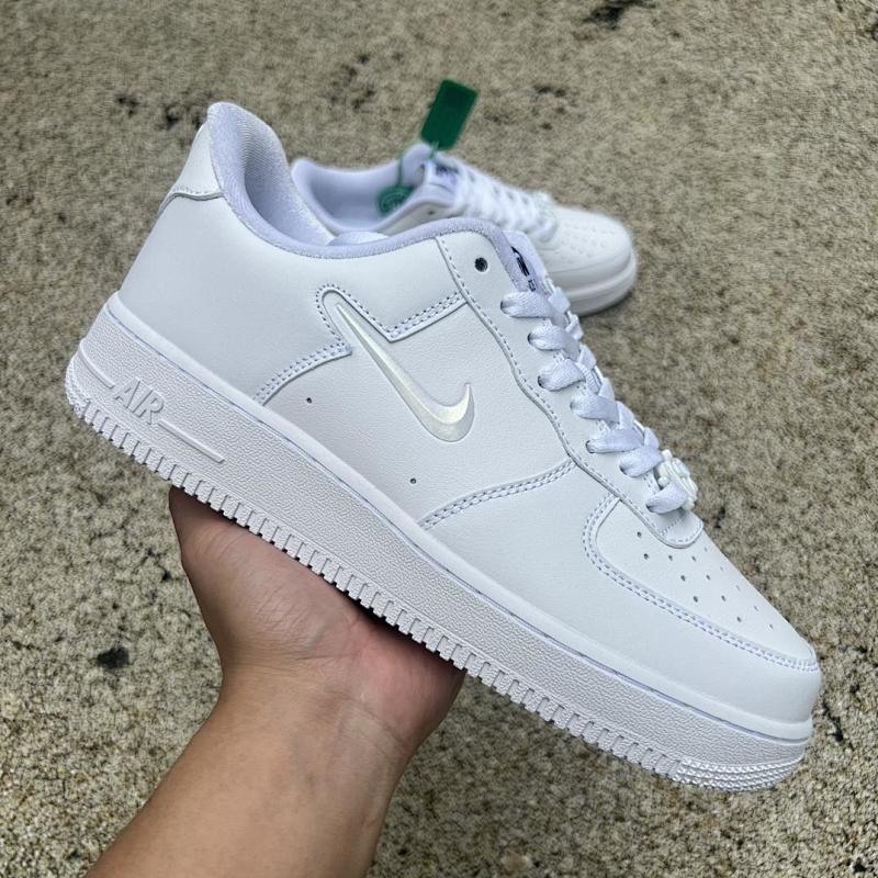 NIKE AIR FORCE 1 (142)