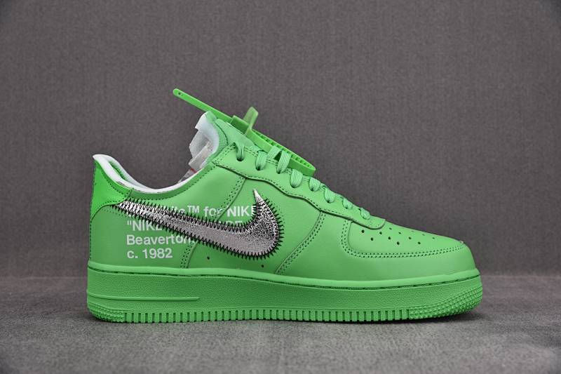 NIKE AIR FORCE 1 (524)