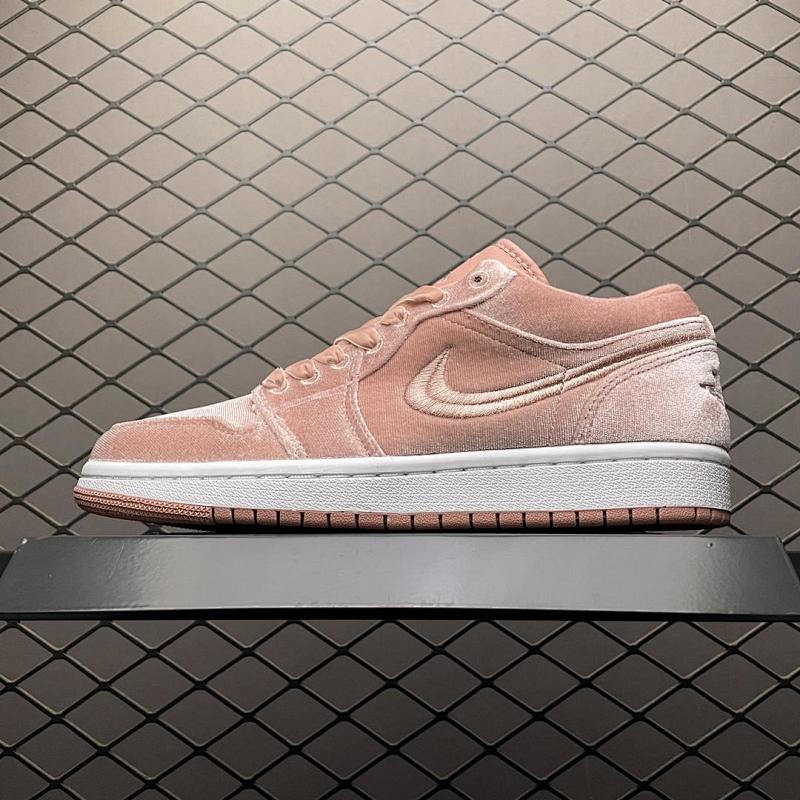 NIKE JORDAN 1 (437)