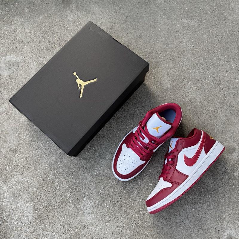 NIKE JORDAN 1 (185)