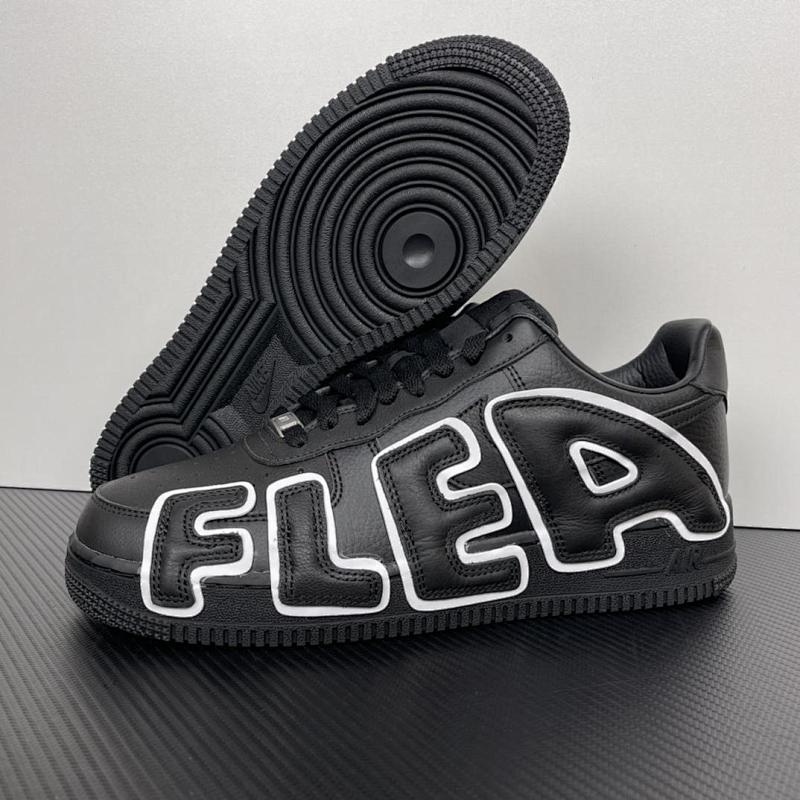 NIKE AIR FORCE 1 (526)
