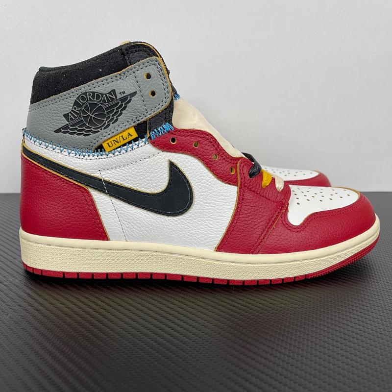 NIKE JORDAN 1 (225)