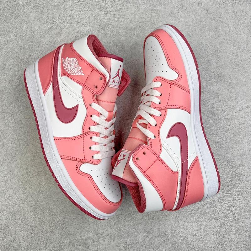 NIKE JORDAN 1 (332)