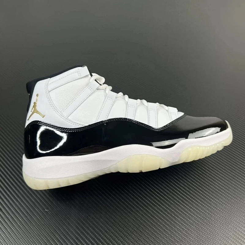 NIKE JORDAN 11 (10)
