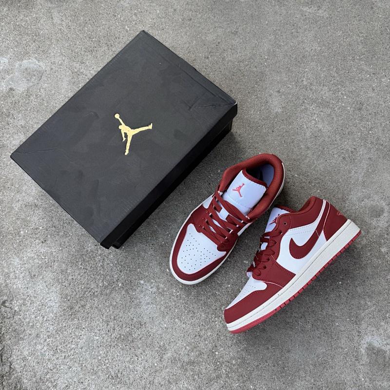 NIKE JORDAN 1 (114)