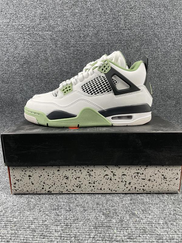 NIKE JORDAN 4