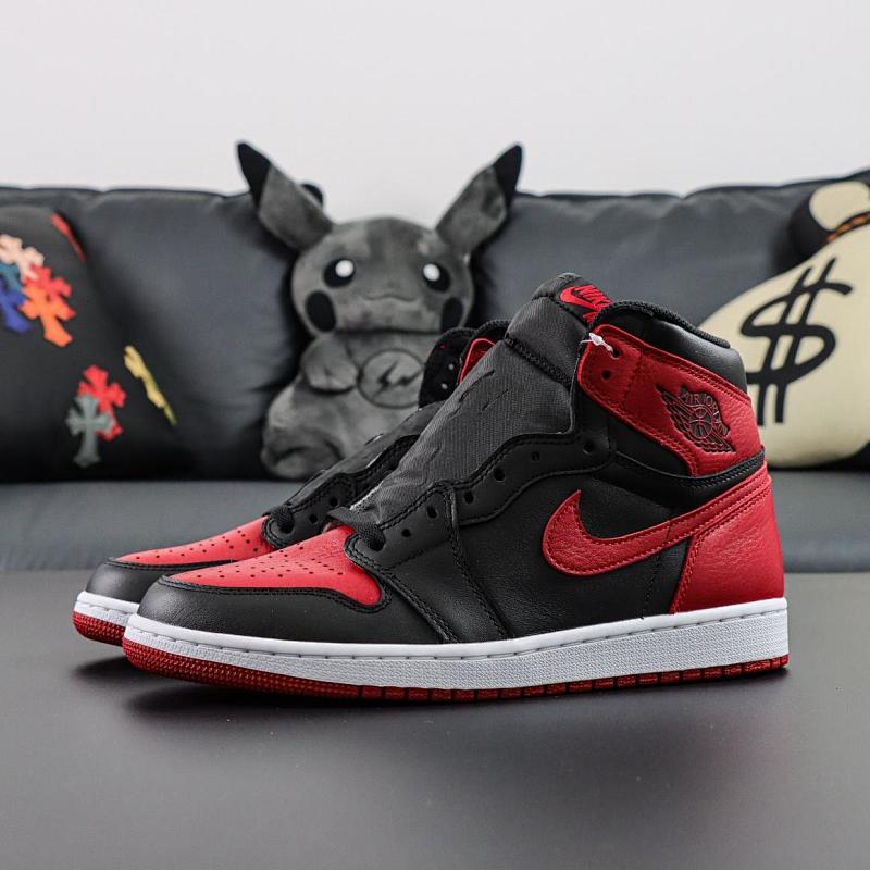 NIKE JORDAN 1 (590)