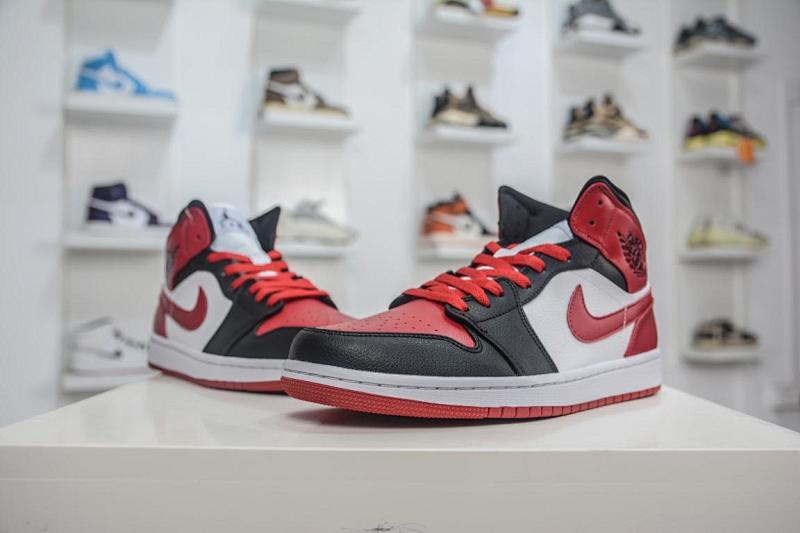 NIKE JORDAN 1 (356)