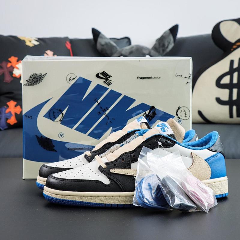 NIKE JORDAN 1 (582)