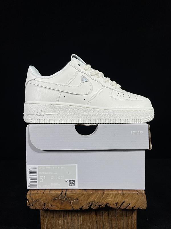 NIKE AIR FORCE 1 (114)