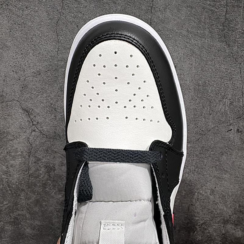 NIKE JORDAN 1 (406)