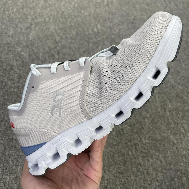 ON CLOUD SHOES (46)